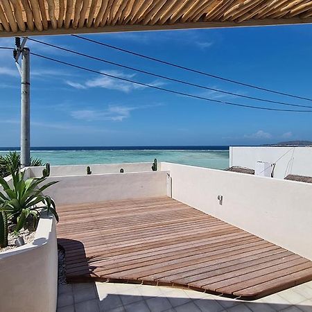 Shore Thing Gili Air Beachfront Apartment Buitenkant foto