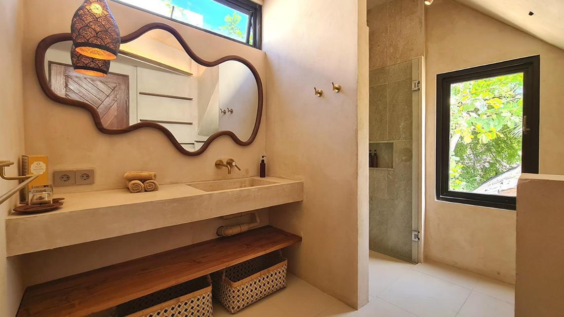 Shore Thing Gili Air Beachfront Apartment Buitenkant foto